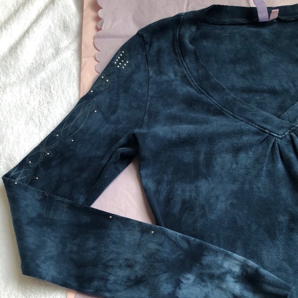 Emma & Sam blue tie dye long sleeve T shirt Sz. M, but runs small PTP 15” - Picture 6 of 17